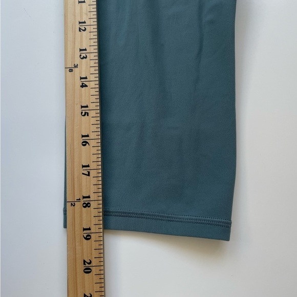 ATHLETA Oxidized Green Salutation Stash High Rise Cinch Capri Legging Size Large - Picture 12 of 13